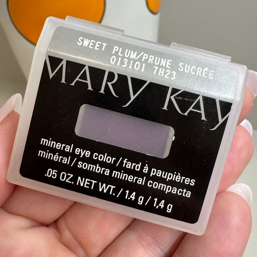 Mary Kay Mineral Eye Color Sweet Plum 013101 7H23 Matte Purple Eyeshadow 0.05oz